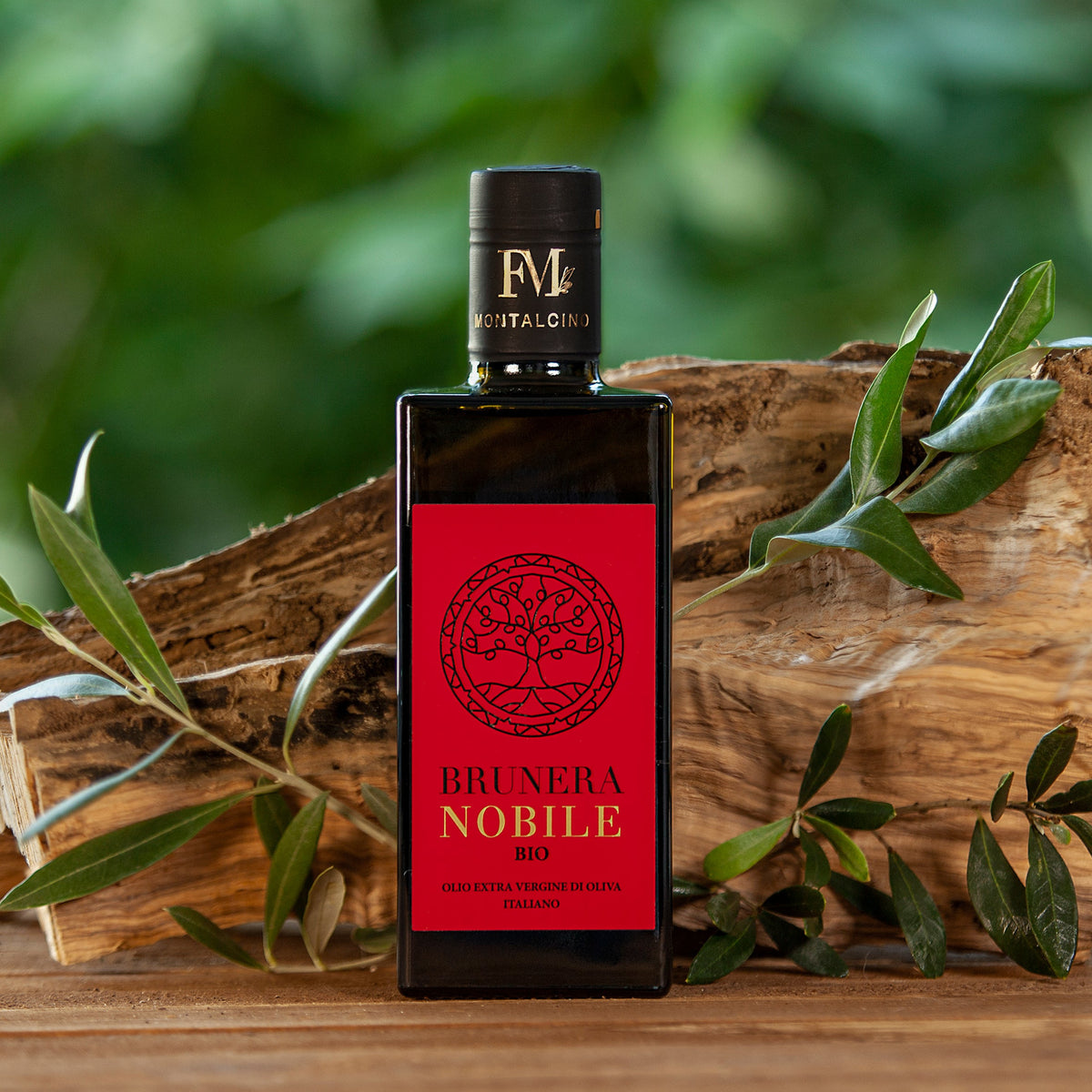 BRUNERA Nobile Bio organic extra virgin olive oil 500 ml — lifestyle photo, Frantoio di Montalcino