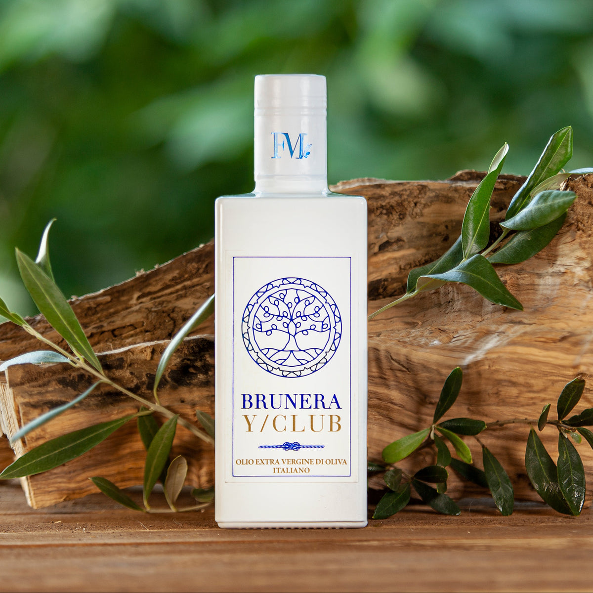 BRUNERA Yacht Club extra virgin olive oil 500 ml — lifestyle photo, Frantoio di Montalcino