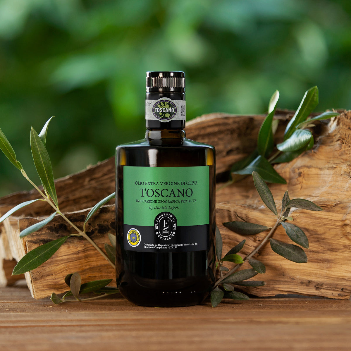 Toscano IGP extra virgin olive oil 500 ml — lifestyle photo, Frantoio di Montalcino